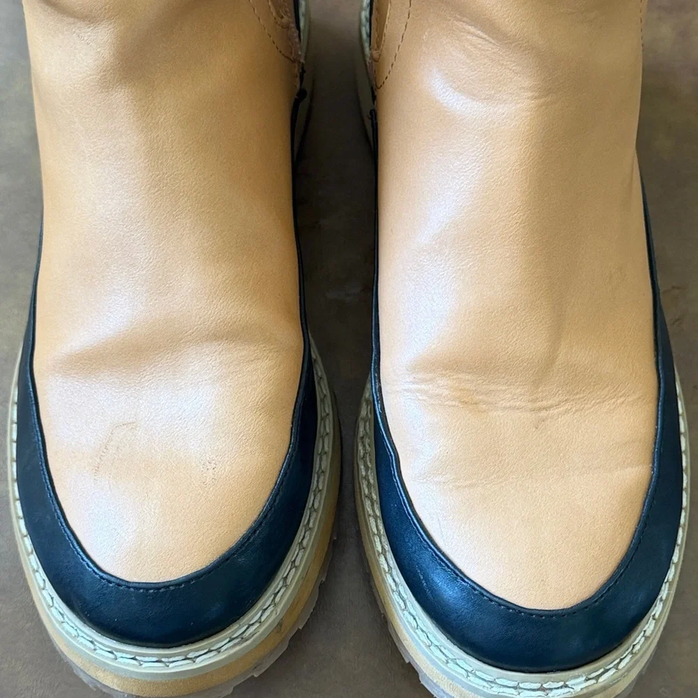 Tan and Black Women’s Chelsea Zip-Front Boots. Size 8.5 - Picture 4 of 8